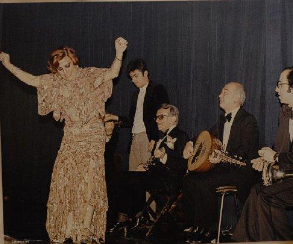 Müzeyyen Senar kimdir