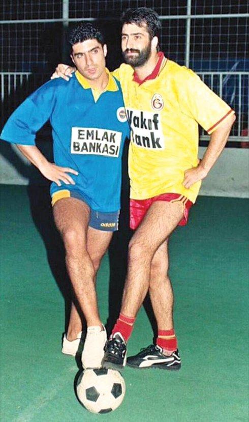 Özcan Deniz ve Mahsun Kırmızıgül cenazede barıştı