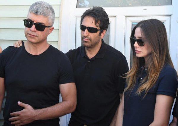 Özcan Deniz ve Mahsun Kırmızıgül cenazede barıştı