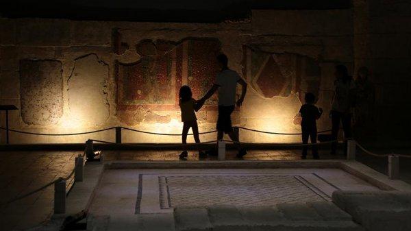 Zeugma'daki 'Çingene Kızı'na yoğun ilgi