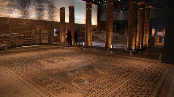 Zeugma'daki 'Çingene Kızı'na yoğun ilgi