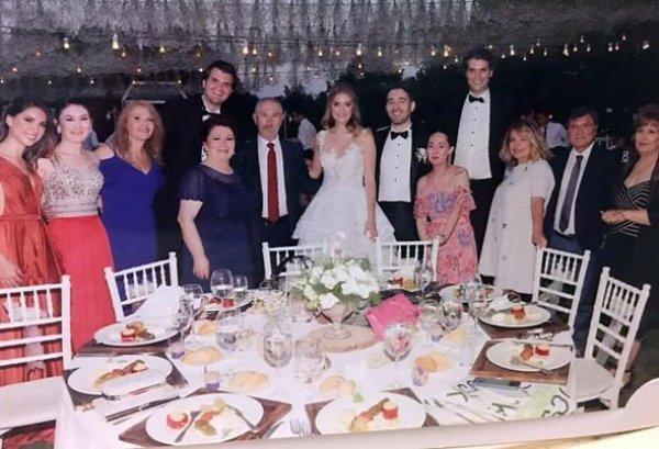 Tarık Akan’ın kızı Özlem Üregül evlendi