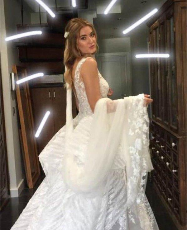 Tarık Akan’ın kızı Özlem Üregül evlendi