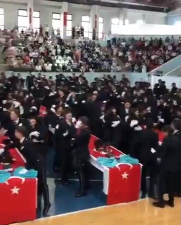 POMEM mezuniyet töreninde Diriliş müziği çaldı