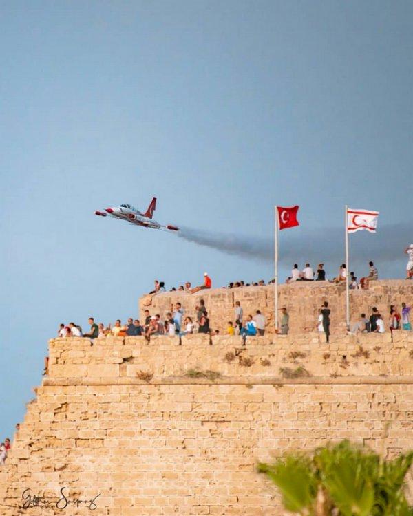 Türk Yıldızları'ndan KKTC'de gösteri