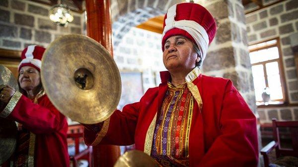 Kadın mehteran takımı ilgi görüyor