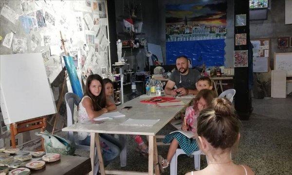 Sivaslı sanatçıdan, Balatlı çocuklara resim dersi