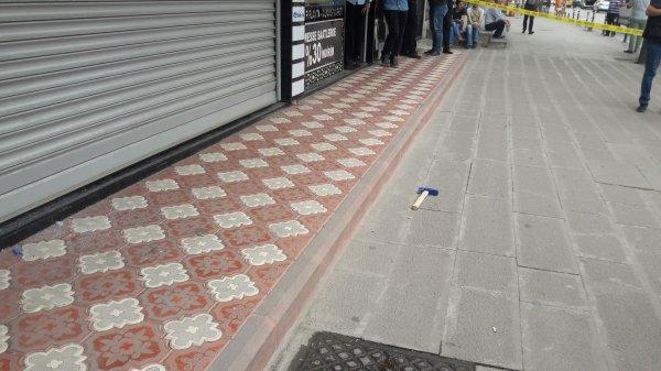 Çekiçle camı kırdı, sahte altınları gerçek sanıp çaldı