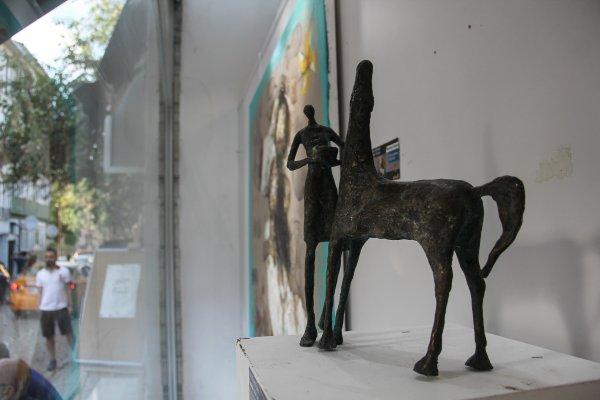 Iraklı sanatçıların çağdaş sanat sergisi beğeni topluyor