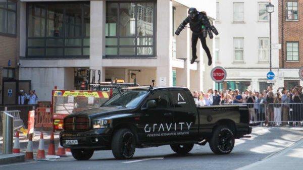 İngiliz mucit uçurabilen kıyafeti satışa sundu