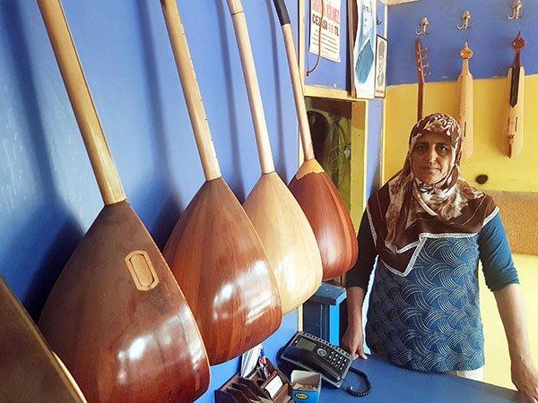 27 yıldır saz yapıyor