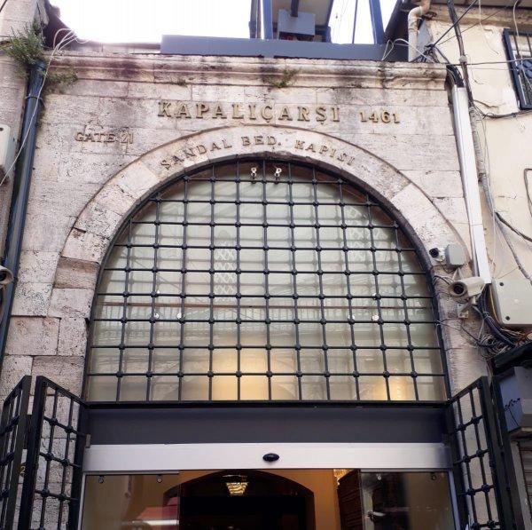 Kapalıçarşı'da Nusret tabelası indirildi