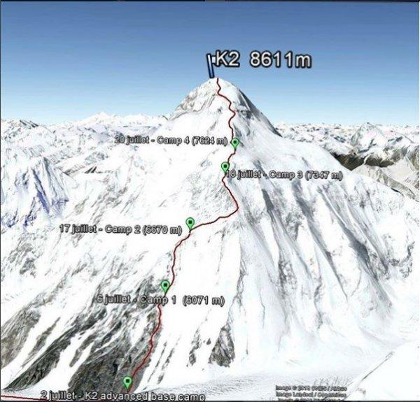 Dünyanın en zorlu dağından kaymayı başaran dağcı