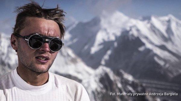 Dünyanın en zorlu dağından kaymayı başaran dağcı