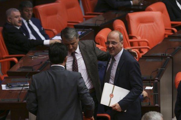Ahmet Şık, TBMM kürsüsünde hakaretler yağdırdı