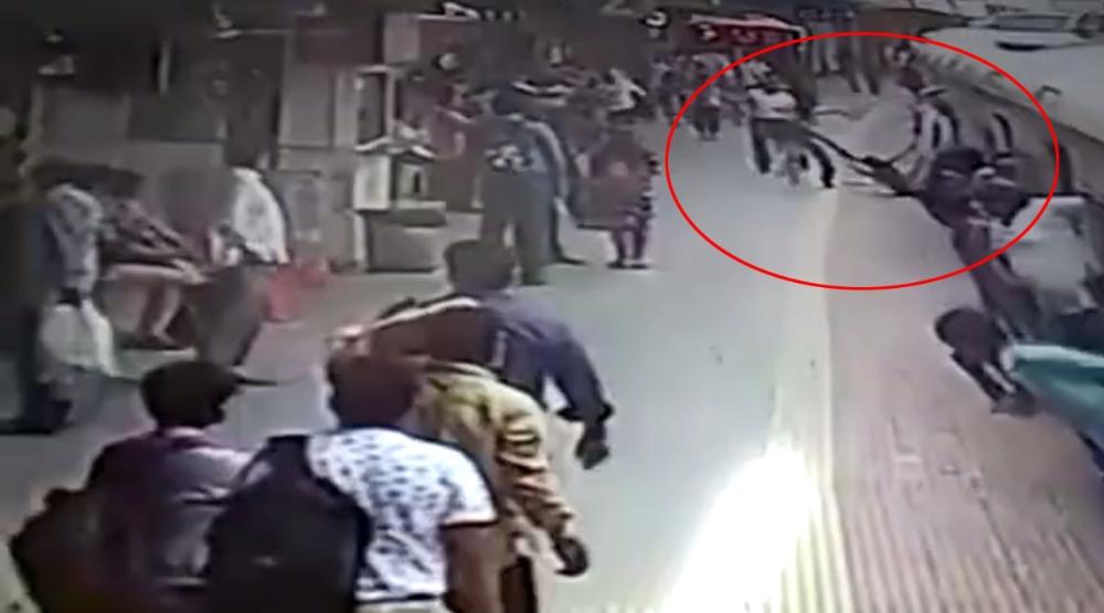 Elbisesi trene takılan kadın ölümden döndü