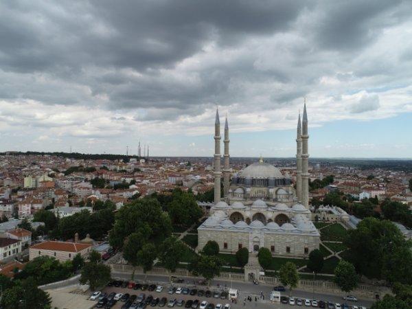 Osmanlı mimarisinin estetiği olan Selimiye Camii