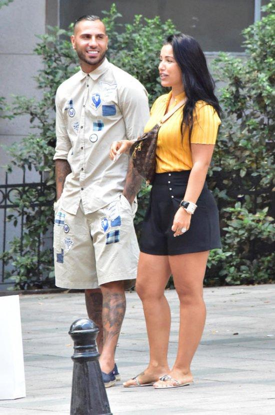 Quaresma eşiyle alışverişte