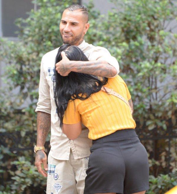 Quaresma eşiyle alışverişte