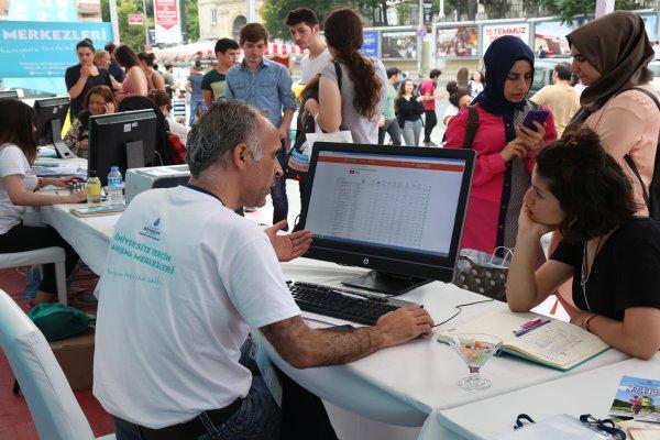 İBB'den YKS'ye giren gençlere doğru tercih desteği