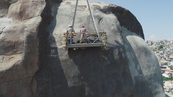 İzmir'deki Türkiye’nin en büyük Atatürk maskı bakımda