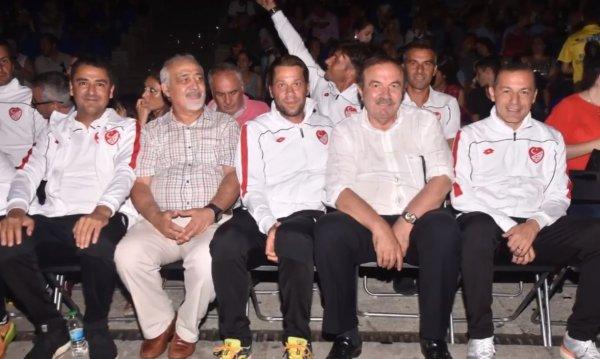 Sıla'dan konserine gelen hakemlere frikik esprisi