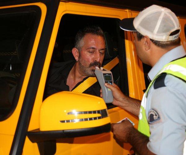 Cem Yılmaz polis çevirmesine takıldı