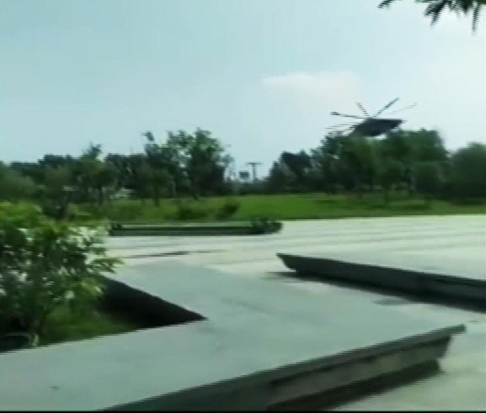Pekin’de helikopter düştü