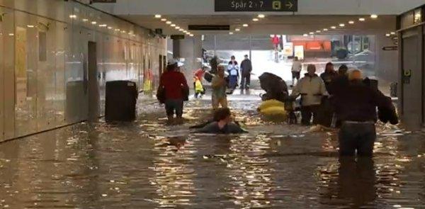 İsveç'te metroyu su bastı