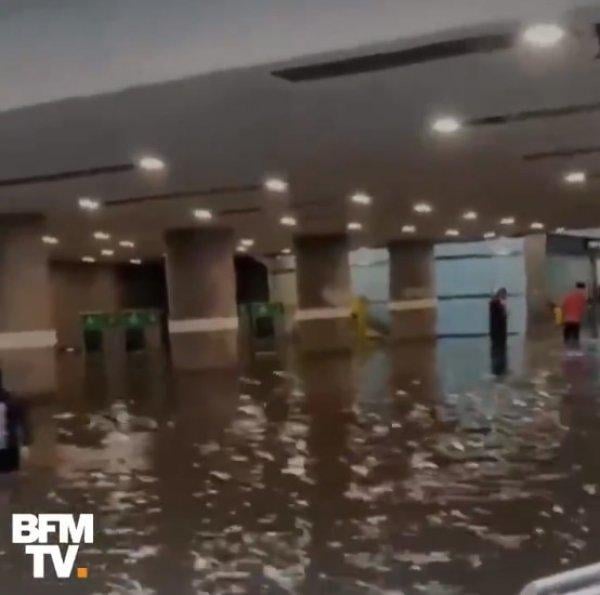 İsveç'te metroyu su bastı