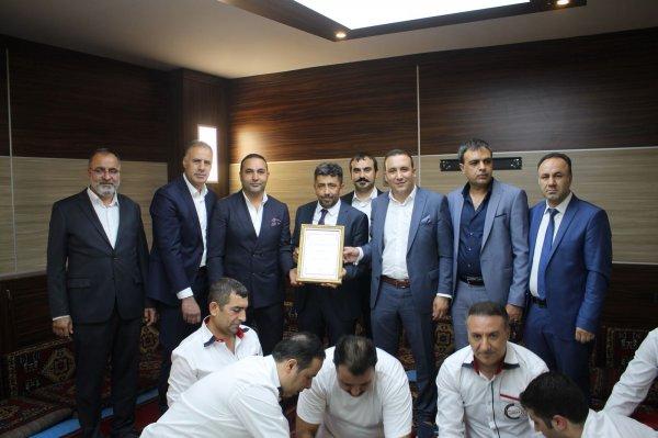 Çiğ köfte patenti türkülerle kutlandı