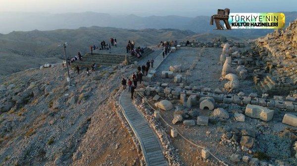 Dünya mirası Nemrut'a ziyaretçi akını