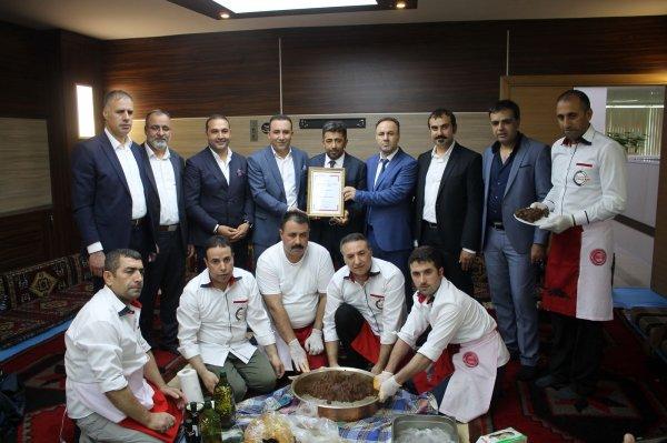 Çiğ köfte patenti türkülerle kutlandı