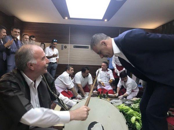 Çiğ köfte patenti türkülerle kutlandı