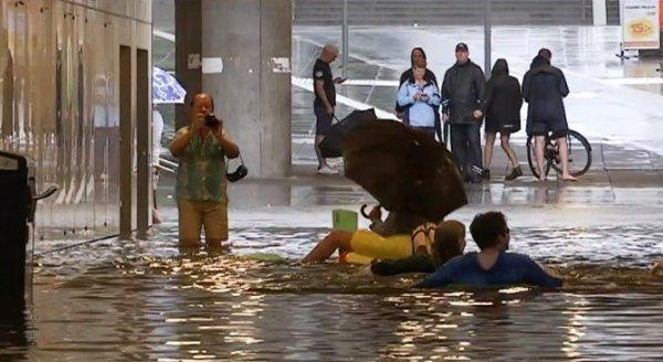 İsveç'te metroyu su bastı