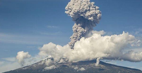 Meksika'da Popocatepetl Yanardağı patladı
