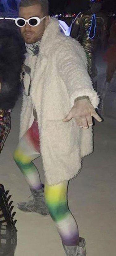 Oğulcan Engin şalvar giydi