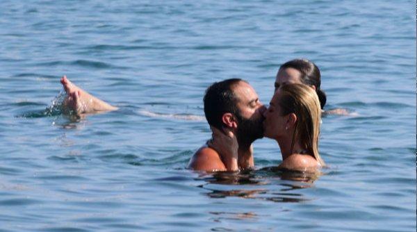 Semih Şentürk eşini öpmeye doyamadı