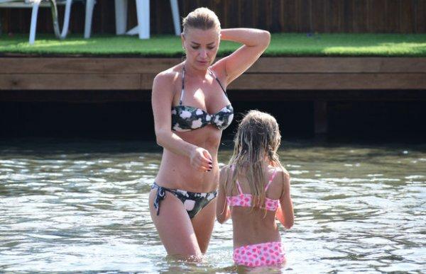 Semih Şentürk eşini öpmeye doyamadı