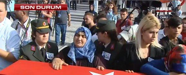 Astsubay Karakaya'nın eşi ve oğlu için cenaze töreni