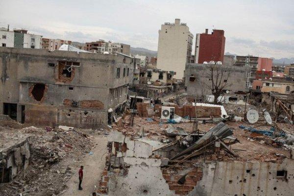 Nusaybin'de terör mağdurları için asfalt çalışması