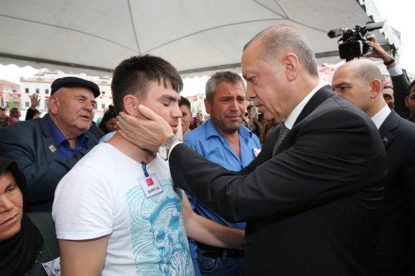 Astsubay Karakaya'nın eşi ve oğlu için cenaze töreni