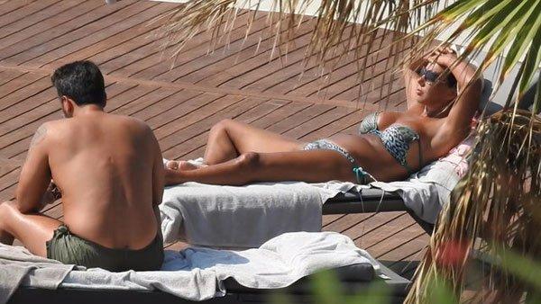 Asena tatilde aşka geldi