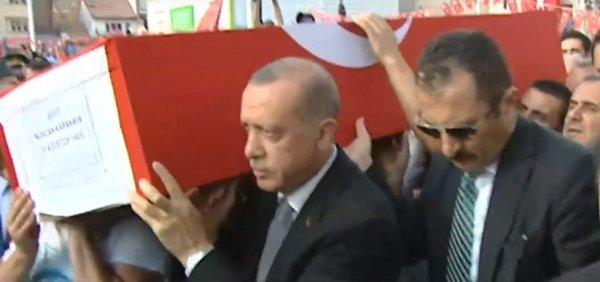 Astsubay Karakaya'nın eşi ve oğlu için cenaze töreni