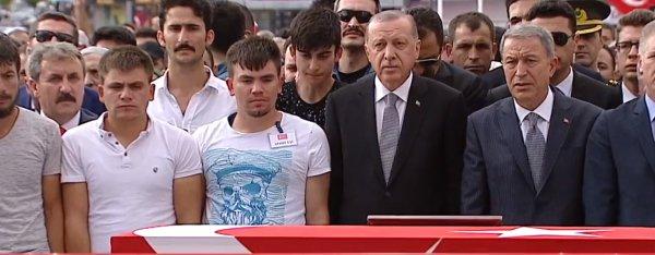 Astsubay Karakaya'nın eşi ve oğlu için cenaze töreni