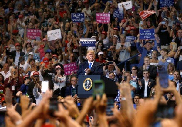 Trump, ABD medyasını yuhalattı