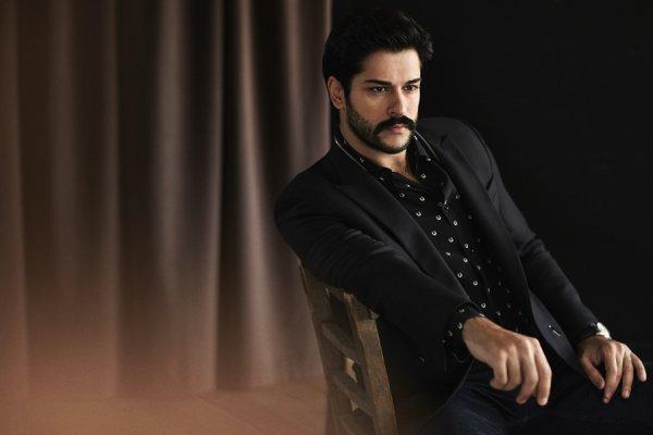 Burak Özçivit şöhret hastalığına yakalandı