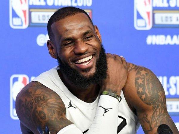 Trump, LeBron James'e aptal dedi