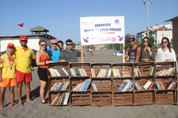 Meyve kasalarından kütüphane