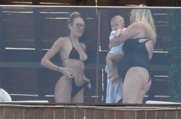 Candice Swanepoel'den emzirme pozu